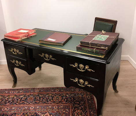 Exhibit of original desk of Antoine Beclere