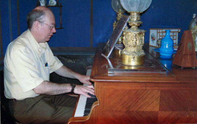 Denis Le Bihan is a keen musician and is shown here playing the piano of Ravel