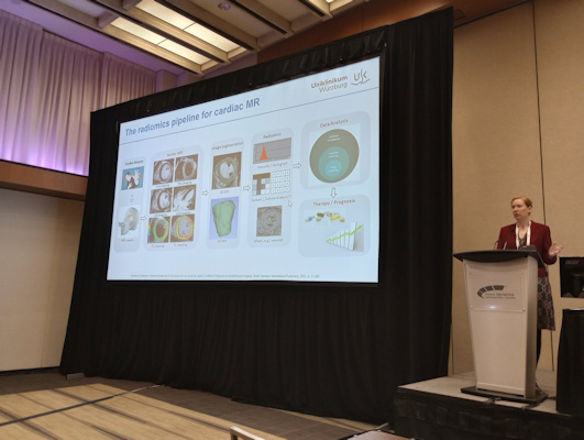 Беттина Бэсслер выступает с основным докладом о состоянии МР-радиомики на ежегодном собрании ISMRM в Торонто.